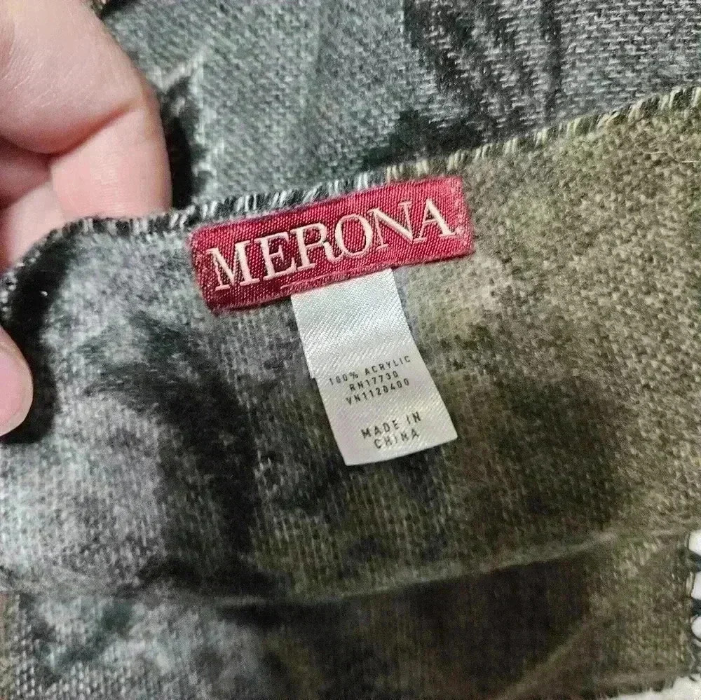 Merona scarf! - Picture 2 of 4